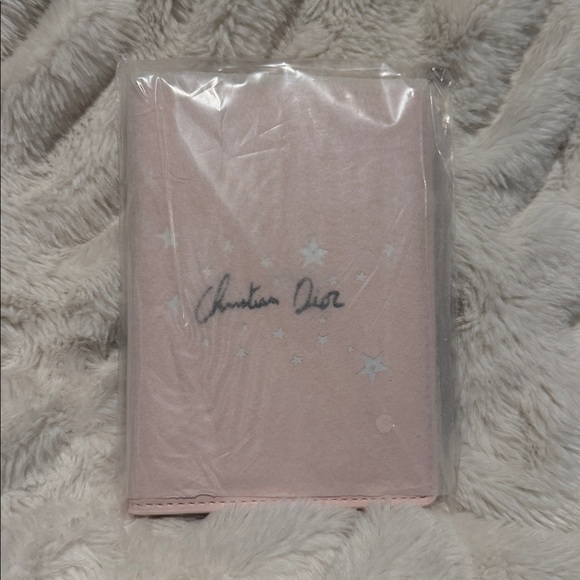 Christian Dior Pink Starry Passport Holder - Picture 3 of 3